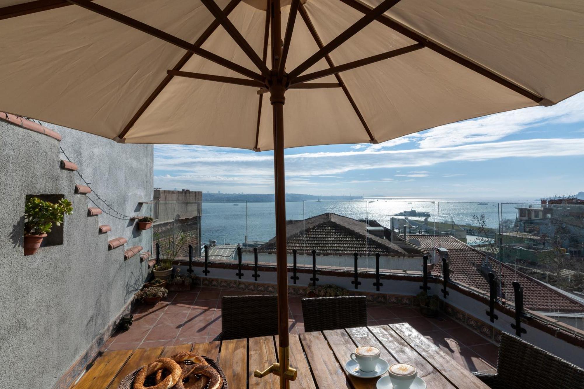 Bosphorus View-airport Shutle-high Speed Wifi-private Parking Daire İstanbul